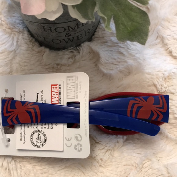 Boys Disney Store Sunglasses NWT - Picture 3 of 11